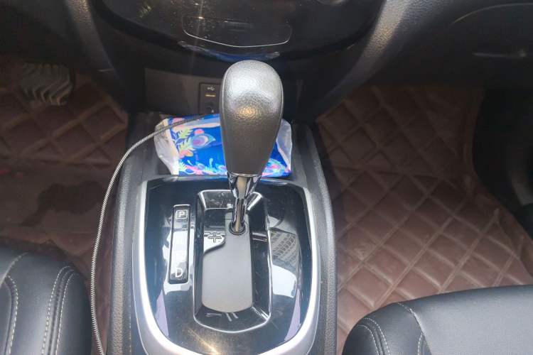 Used Nissan Qashqai 2016 2.0L CVT Elite Edition Gear Lever