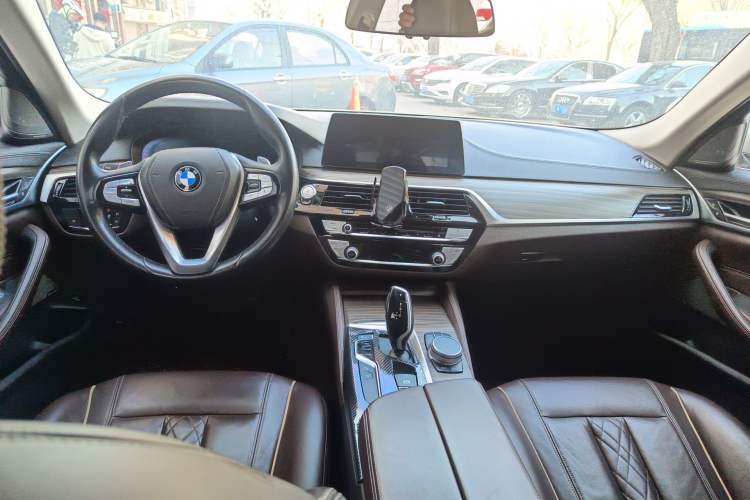 Used BMW 5 Series 2019 Facelifted 530Li Luxury Edition Premium Package Center Console