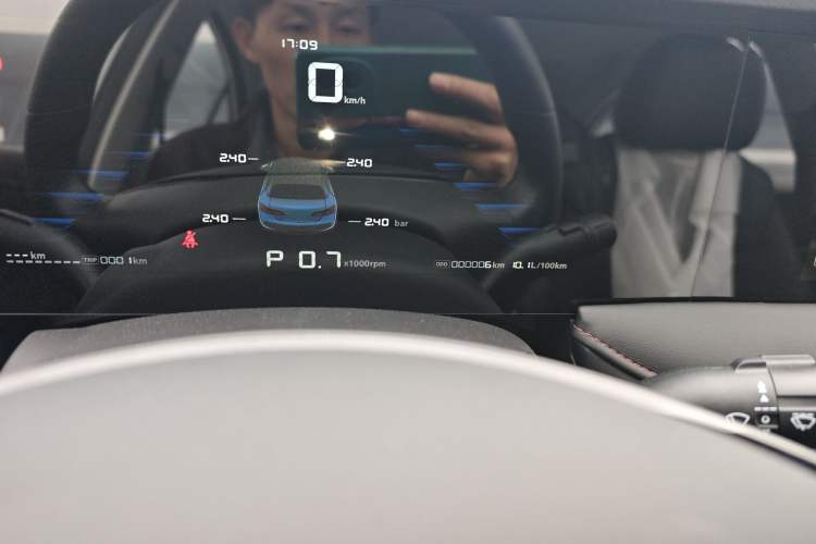 Used Roewe i5 2023 1.5L CVT Luxury Edition Odometer Close Up