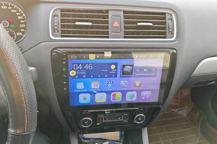 Used Volkswagen Sagitar 2014 1.4TSI Automatic Luxury Model Audio And AC Panel