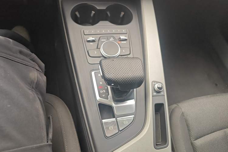Used Audi A4L 2017 Plus 40 TFSI Ambition Model Gear Lever