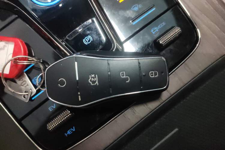 Used BYD Han 2025 DM-i Intelligent Driving Edition 125KM LiDAR Flagship Model
