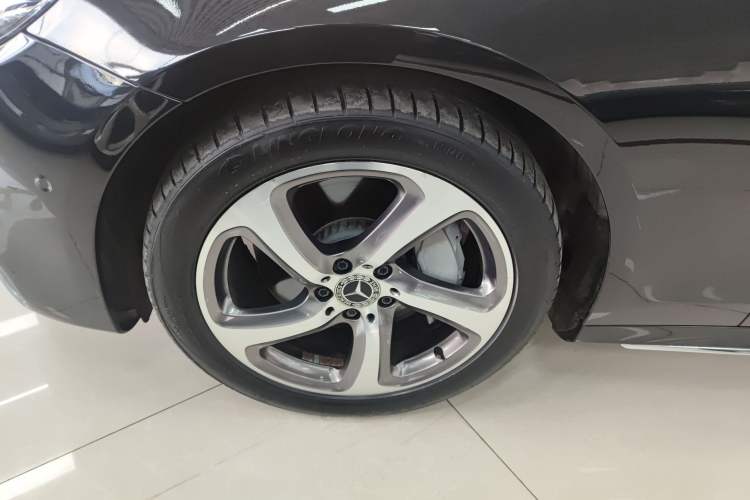 Used Mercedes-Benz E-Class 2018 E 300 L Sporty and Stylish Model