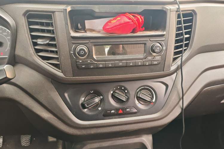 Used Wuling Hongguang V 2019 1.5L Jingqu Version China VI LAR
