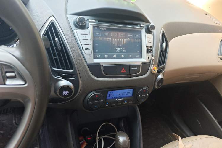 Used Hyundai ix35 2013 2.0L Automatic Two-Wheel Drive Smart GLS China IV Standard