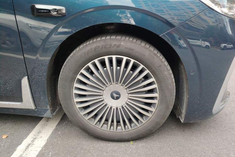 Used VOYAH Dream 2025 PHEV Four-Wheel-Drive Flagship Version – Qiankun Edition
