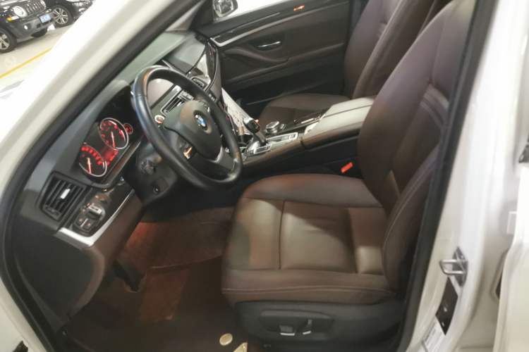 Used BMW 5 Series 2017 525Li Luxury Design Package Left Front Seat
