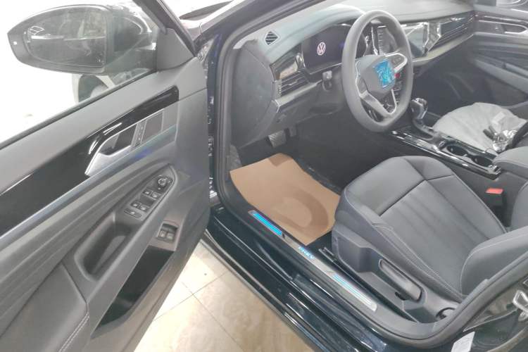 Used Volkswagen Passat New Energy 2025 430 PHEV Hybrid Business Edition Driver Seat