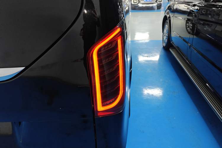 Used Mercedes-Benz V-Class 2018 V 260 Avantgarde Edition China VI