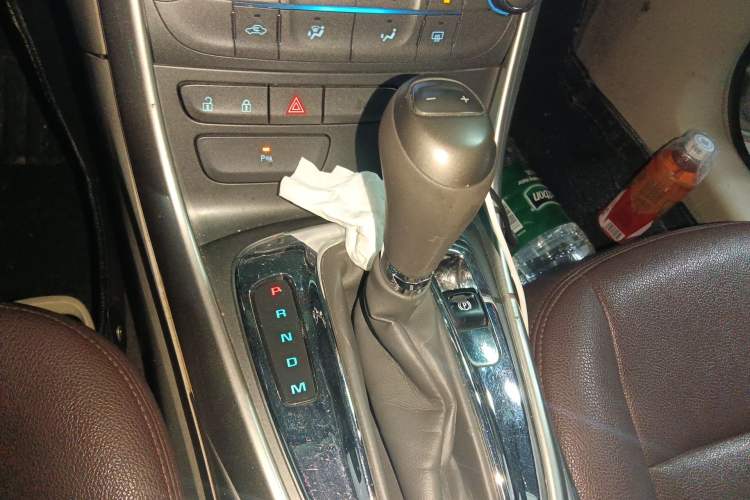 Used Chevrolet Malibu 2014 2.0L Automatic Comfort Edition Gear Lever