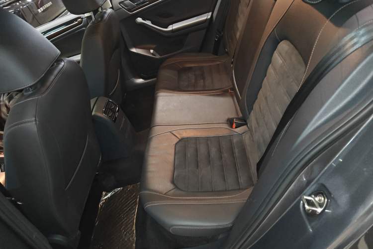 Used Volkswagen Sagitar 2015 230TSI Automatic Luxury Model
