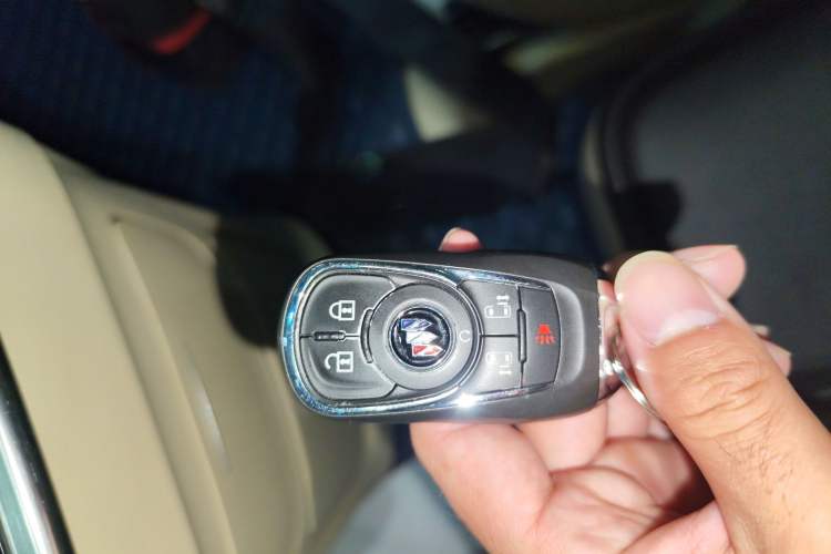 Used Buick GL8 2022 ES Landtrek 653T Luxury Edition