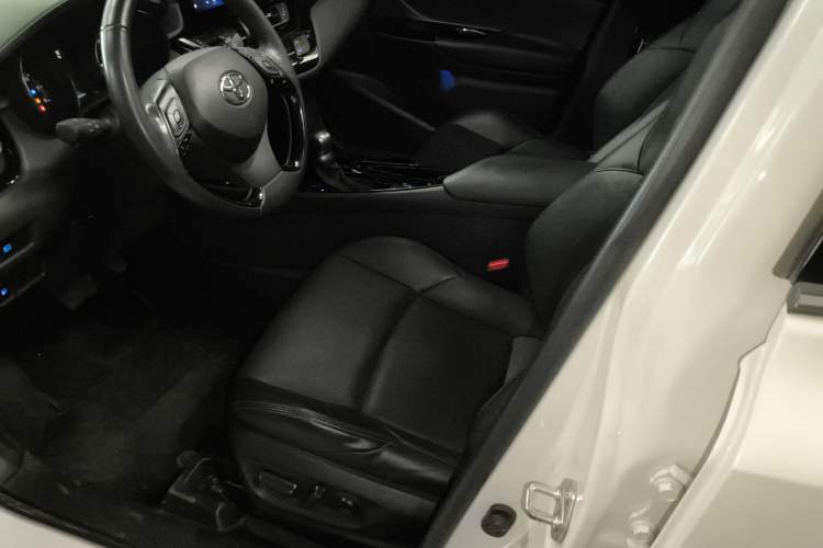 Used Toyota IZOA 2021 2.0L Yichi Version
