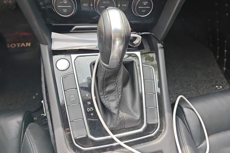 Used Volkswagen Magotan 2018 Facelift 330TSI DSG Luxury Model Gear Lever