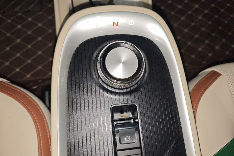 Used ORA Good Cat 2022 400km Standard Range Premium Version Lithium Iron Phosphate Gear Lever