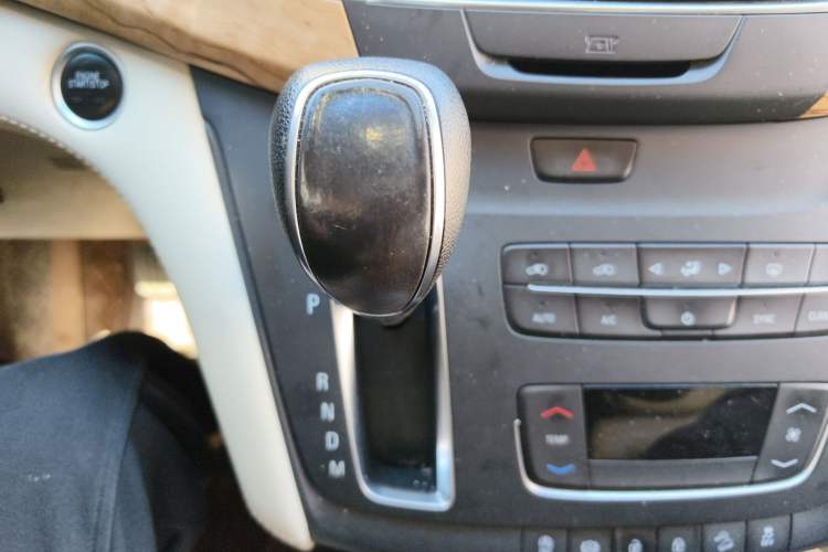 Used Buick GL8 2018 ES 28T Comfort Model China VI Standard Gear Lever