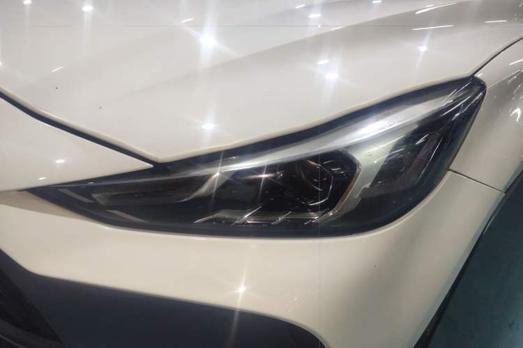 Used MG 5 2022 300TGI DCT Chao Yue Luxury Edition
