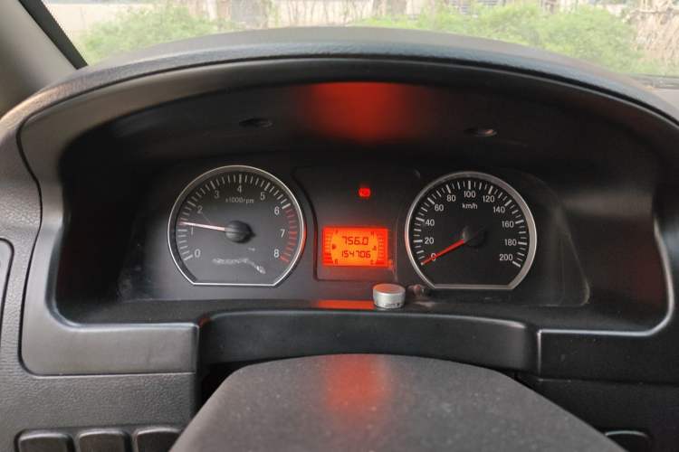 Used FORTHING Lingzhi 2015 V3 1.5L 7-Seater Luxury Model Instrument Cluster