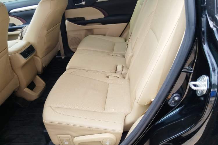 Used Toyota Highlander 2017 2.0T Four-Wheel Drive Luxury Edition 7 Seats Left Rear Seat