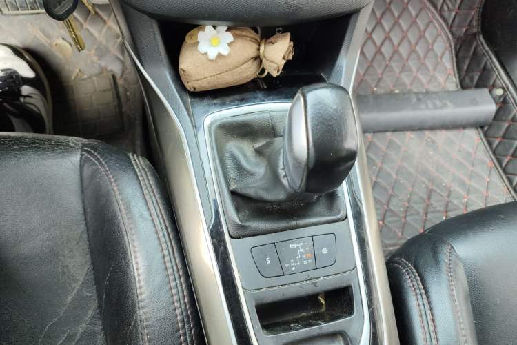 Used Peugeot 408 2015 1.2T Automatic Luxury Edition Gear Lever