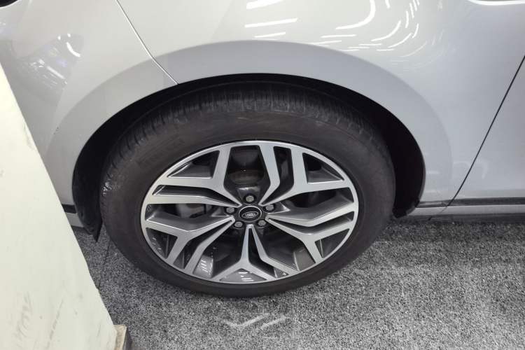 Used Land Rover Range Evoque 2023 Aurora L 249 PS Luxury Edition Left Front Wheel Hub