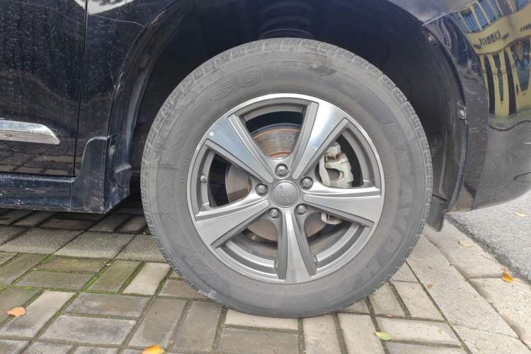 Used Haval H6 2015 Upgraded Model 1.5T Manual Two-Wheel Drive Elite Version Right Front Wheel Hub