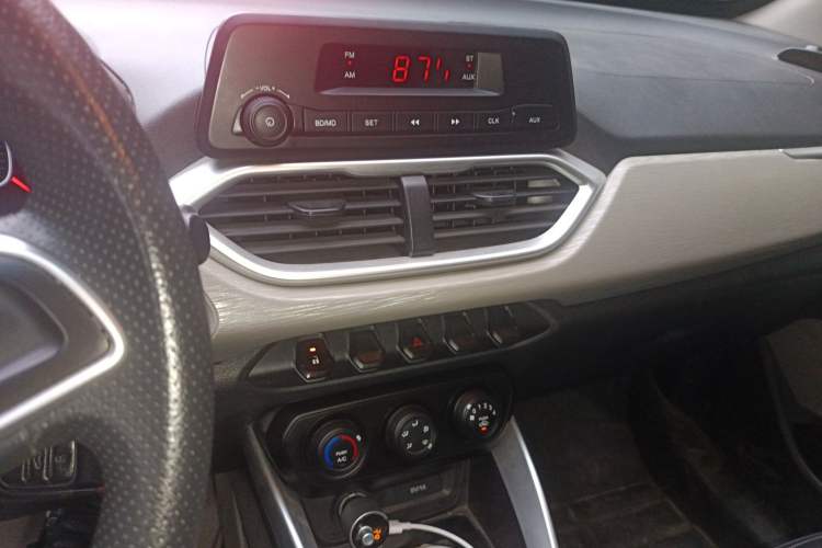 Used Baojun 510 2017 1.5L manual Comfort trim
