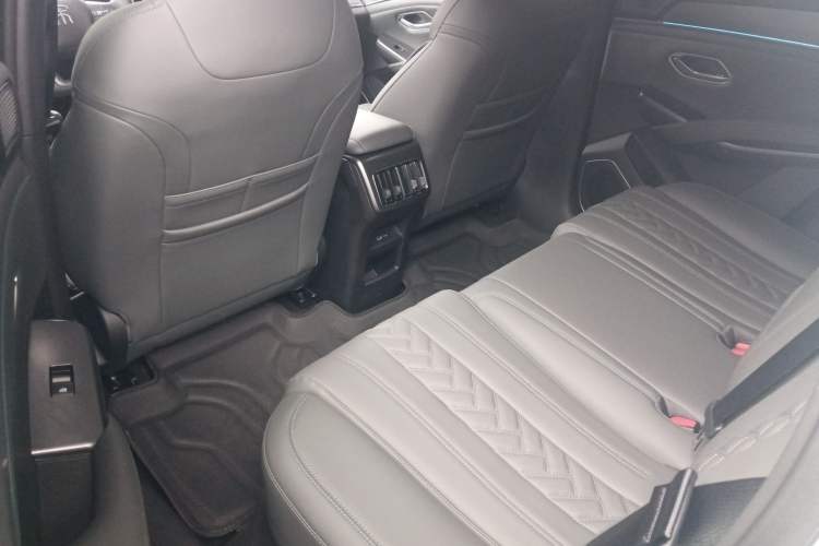 Used BYD Song L DM-i 2025 Intelligent Driving Version 160 km Beyond-Range Type
