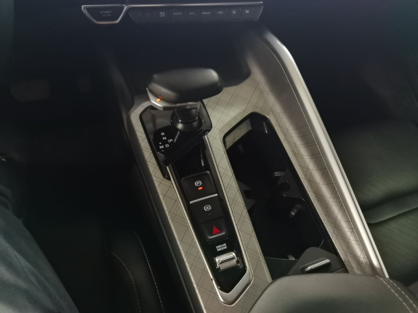 Geely Auto Preface 2023 2.0TD Luxury Version — снимка 16