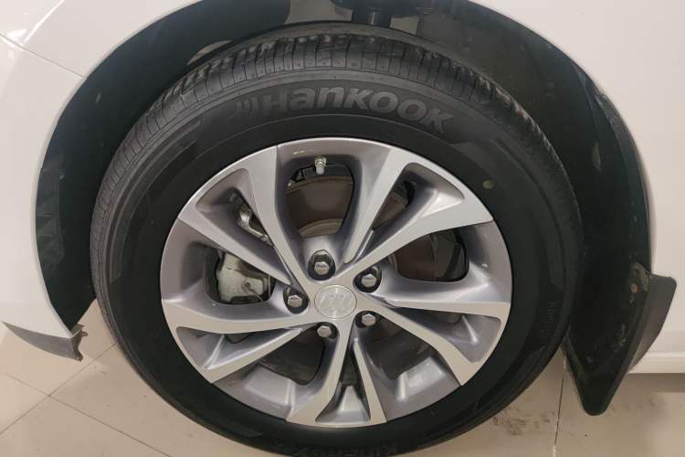 Used Buick Verano 2022 Pro 533T Fun Edition Left Front Wheel Hub