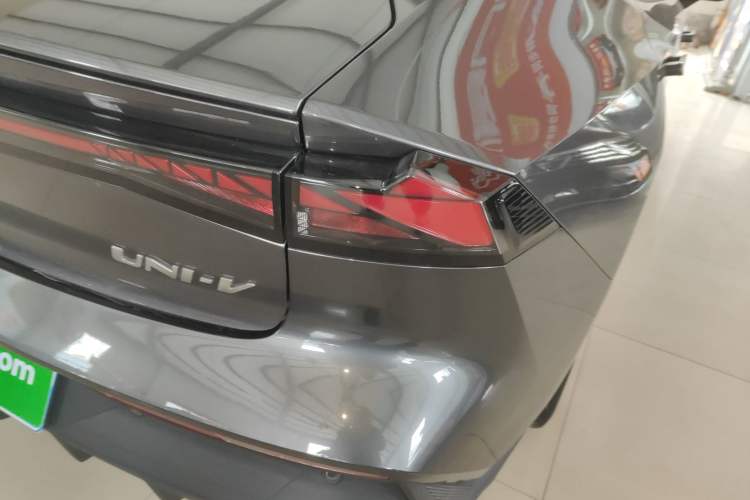 Used CHANGAN UNI-V 2022 1.5T Prestige Version
