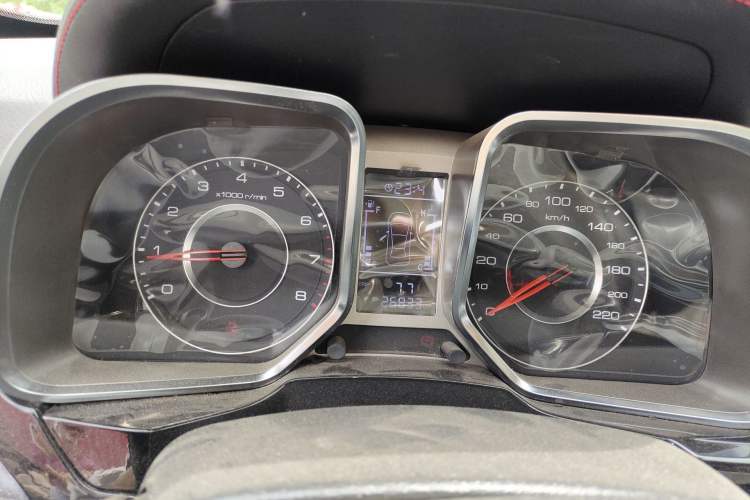 Used Zotye Domy X5 2017 Upgraded Model 1.5T Manual Luxury Version Instrument Cluster