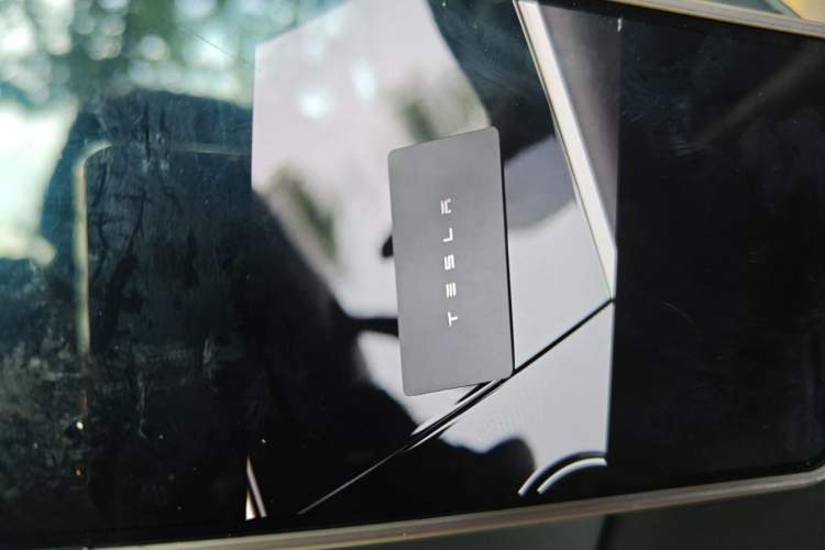 Used Tesla Model Y 2021 Long-Range All-Wheel-Drive Version Vehicle Key