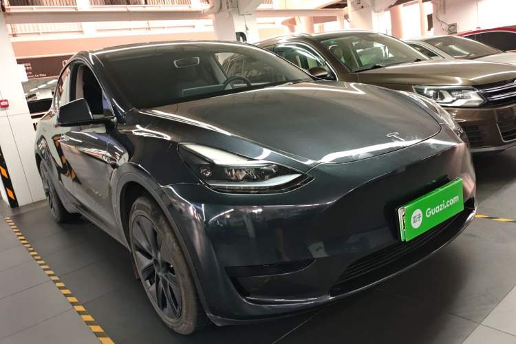 Used Tesla Model Y 2024 Rear-Wheel-Drive Version Front Right 45 Deg