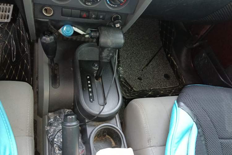 Used Jeep Wrangler 2008 3.8L Sahara two-door model Gear Lever