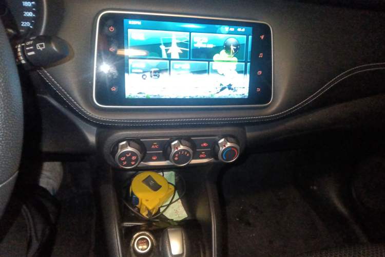 Used Nissan Kicks 2019 1.5L CVT Smart Connect Luxury Edition
