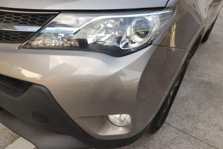 Used Toyota RAV4 2015 2.0L CVT Two-Wheel Drive Fashion Edition
