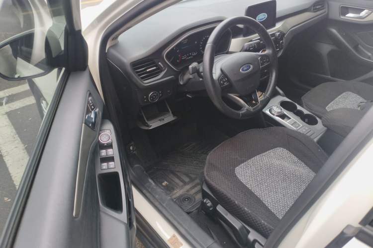 Used Ford Focus 2019 Sedan EcoBoost 125 Automatic Trendy Model China VI Standard