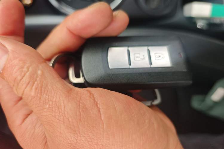 Used Mitsubishi ASX 2012 2.0 LUXURY Two-Wheel Drive with Navigation Vehicle Key