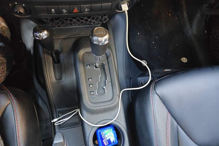 Used Jeep Wrangler 2014 3.0L Sahara Four-Door Edition Gear Lever