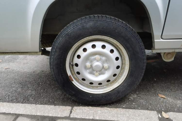 Used Wuling Zhiguang 2015 1.2L Practical LS-I Model Right Rear Wheel Hub