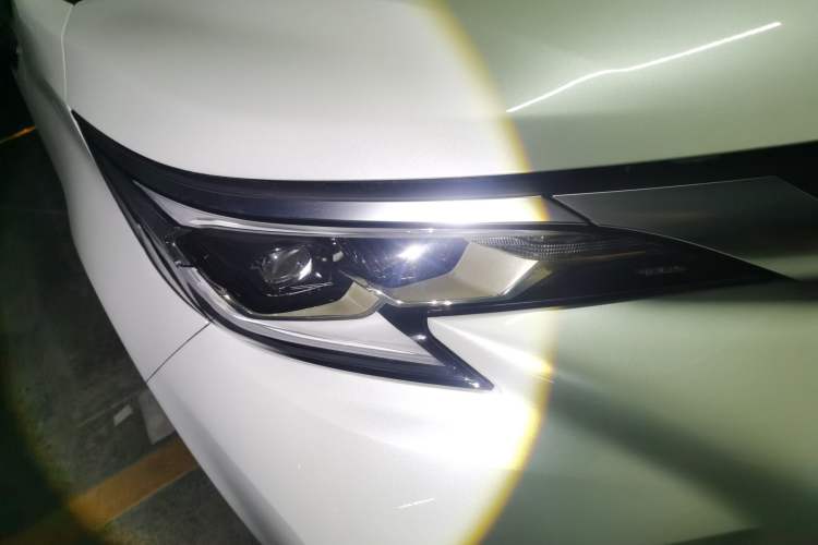 Used Toyota Granvia 2024 2.5L Hybrid Prestige ULTRA Edition Right Front Headlight