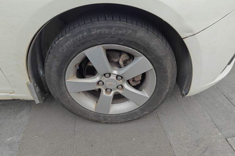 Used Chevrolet Cruze 2013 1.8L SE AT Right Front Wheel Hub