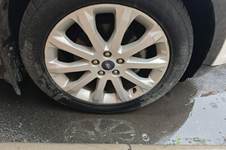 Used Ford Kuga 2015 1.5L GTDi Two-Wheel-Drive Comfort Model Right Front Wheel Hub