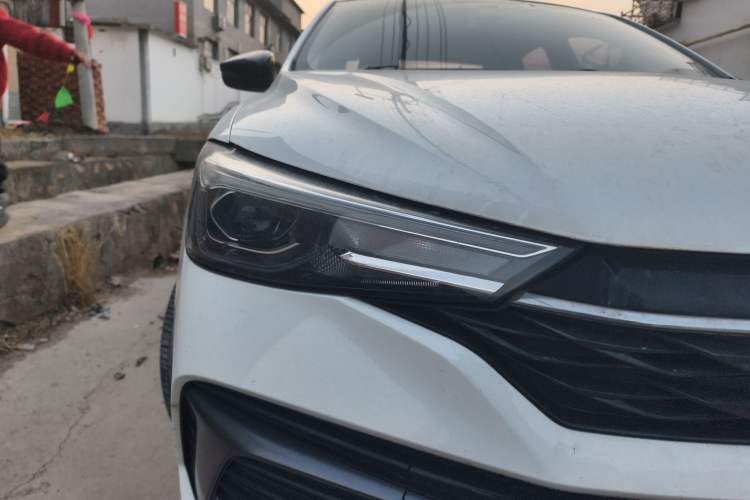 Used Roewe i5 2021 1.5L CVT Platinum Edition
