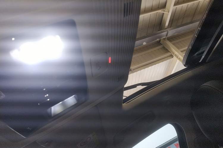 Used Volkswagen Magotan 2024 300TSI DSG Prestige Edition—A Real Eye-Catcher Headliner