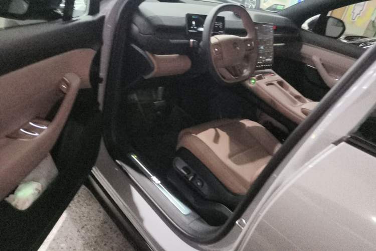 Used Nio ES6 2024 75 kWh
