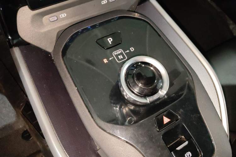 Used Toyota bZ3 2024 517 km Elite PRO Gear Lever