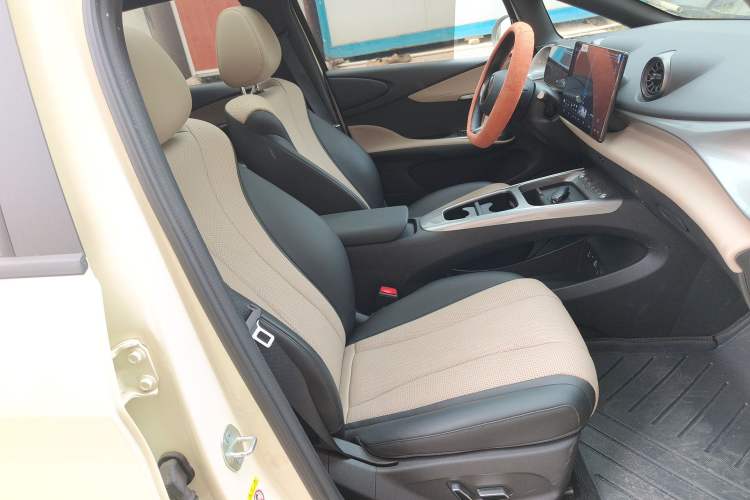 Used BYD Dolphin 2025 Intelligent Driving Version 410 km Fashion Edition
