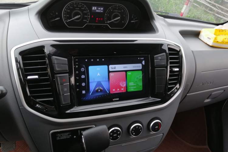 Used SAIC MAXUS Xintu V80 2023 2.0T AMT Classic Aoyuntong Power Version Short Wheelbase Mid-Roof Design 5/6 Seats